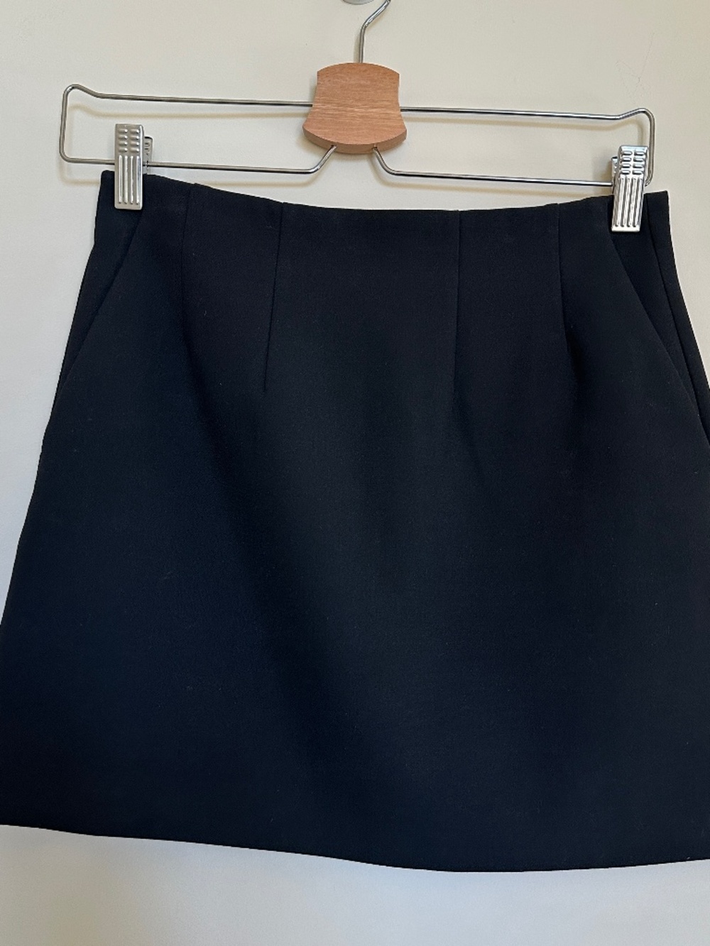 Aritzia Babaton Kinsley Skirt